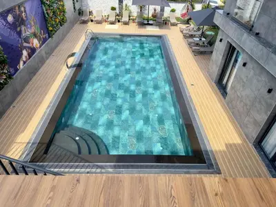 an overhead view of a swimming pool in a building at La Miel Şile in Sile