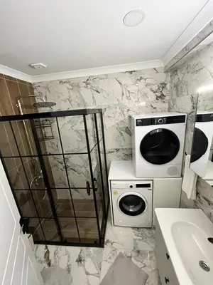 a bathroom with a washing machine and a microwave at Serim Residence in Kocaeli