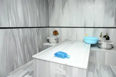 a white room with a blue mouse on a table at Asgard Hotel in Beylikduzu