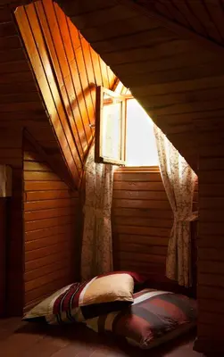 a bed in a room with a window at Orhan Kutbayin Evi in Buyukada