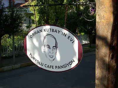 a sign with a picture of a man on the side of a street at Orhan Kutbayin Evi in Buyukada
