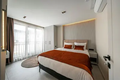 a bedroom with a large bed and a large window at Luxon Sapanca Family Villas in Sakarya