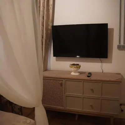 a flat screen tv sitting on top of a dresser at GALATA KULESİ yakınında geniş 3+1 tarihi daire in Istanbul