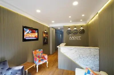 a lobby of a metrett restaurant with a bar at Meet İstanbul Hotel Kadikoy in Istanbul