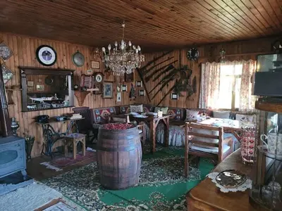 a living room with a barrel and a chandelier at Serbesler Botanik, No 1 Comfortable Villa in Sakarya