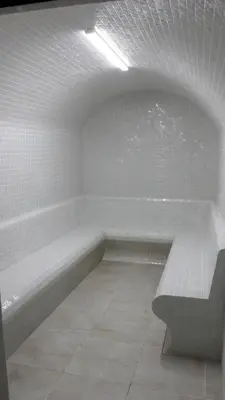 a white room with a bench and a ceiling at Vizyon Otel Darıca in Darıca