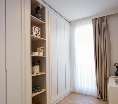 a book shelf in a room with a window at G Residences Gayrettepe in Istanbul