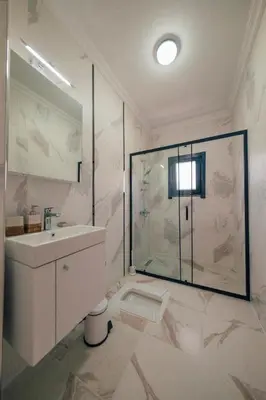 a bathroom with a glass shower and a sink at Sapanca Göldibi Suit Bungalov in Sakarya