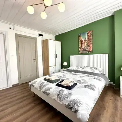 Yellowhouse Room 5