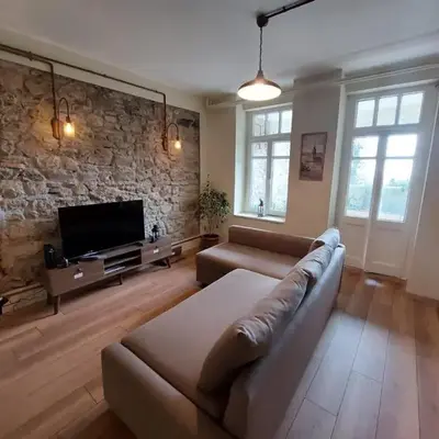 Stone Garden Apartment in the Heart of the City
