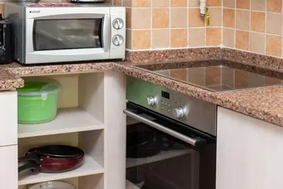 a kitchen with a microwave and a stove at Qbra House in Istanbul