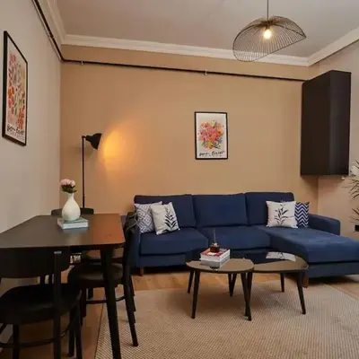 Stunning 3BR 2Bath AC in Center - SanturD4