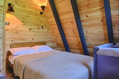 a bedroom with a bed in a wooden cabin at Bonte Sapanca in Feyziye