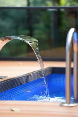 a water fountain in a pool with blue water at Saklı Vadi Tiny House in Masukiye