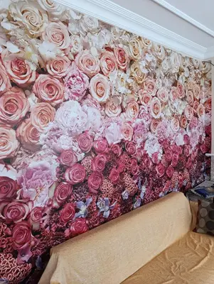 a wall covered in pink and white roses at Merkez İstanbul in Istanbul