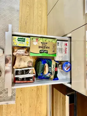 a refrigerator filled with food on a shelf at İstanbul buluşma noktası in Istanbul
