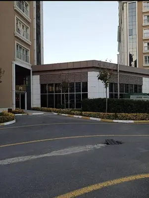 an empty parking lot in front of a building at ميدوكليه بشاك شهير 1 in Istanbul