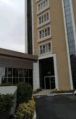 a building with a parking lot in front of it at ميدوكليه بشاك شهير 1 in Istanbul