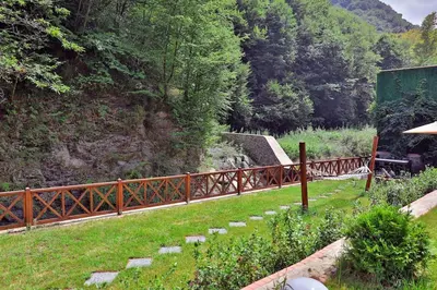a wooden fence next to a hill with a slope at Lal Hayal Konakları in Sapanca