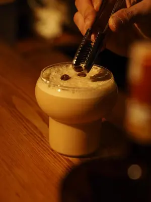 a person is putting a straw into a drink at Obishu in Istanbul