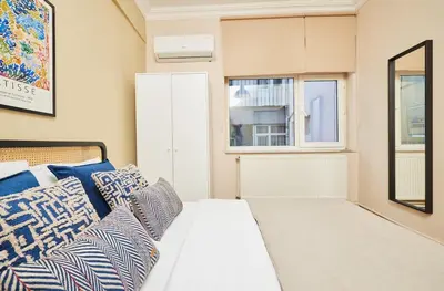 a bedroom with a bed and a window at Stunning 3BR 3Bathroom 3AC near Metro D3 in Istanbul