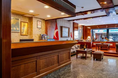 a bar in a restaurant with a counter at Peak Star Hotel in Istanbul