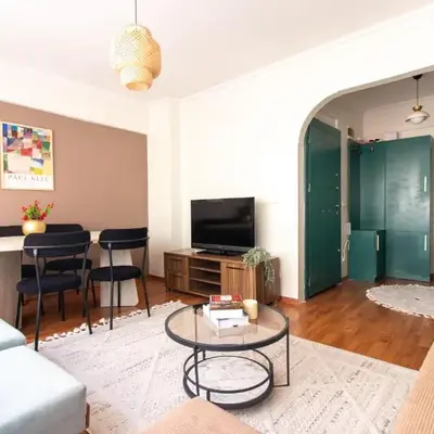 Chic 2BR Gem on Moda Iconic Antiques Street