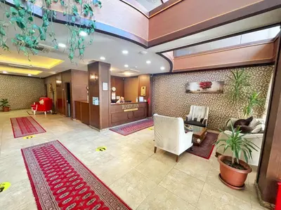 a lobby of a hospital with a waiting room at Mekanhan Hotel in Gebze