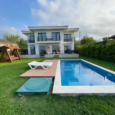 Sakarya Sapanca Ünlüce de 5 oda 1 salon Özel Havuzlu Lux 10 kişilik Tatil Villası