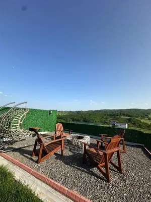 two wooden benches sitting on top of a hill at Gölköy Bungalov Kandıra in Kandıra
