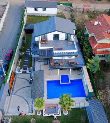 an overhead view of a house with a swimming pool at Parna Sapanca Hotel in Sakarya