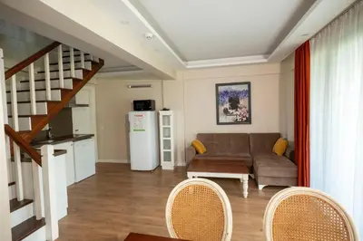 a living room with a couch and a kitchen at Sapanca Cayir Cimen Otel in Sapanca