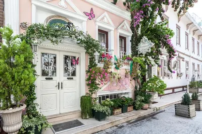 a house with flowers on the side of it at Romantic Hotel Istanbul in Istanbul
