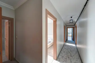 a hallway with an open door leading to a bathroom at Par Konaklama in Istanbul