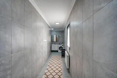 a hallway leading to a kitchenasteryasteryasteryasteryasteryasteryasteryasteryasteryastery at Par Konaklama in Istanbul
