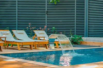 a fountain in a swimming pool with lounge chairs at Nevbahar Sapanca ile Lüks Bir Tatile Merhaba Deyin in Sapanca