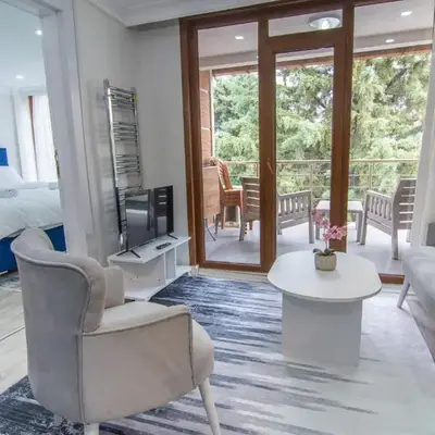 Cozy 1BR with Inviting Balcony
