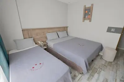 two beds in a small room withacers at Tüm Palace Otel in Bandırma