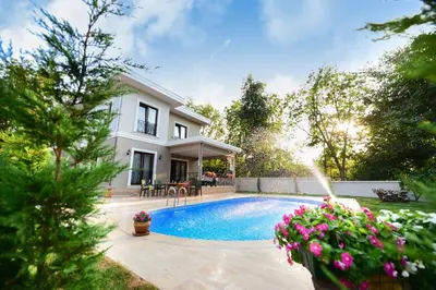a house with a swimming pool in a yard at Guzel Evler Family Resort in Sapanca