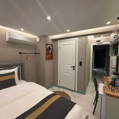 Modern Compact Studio Near Metro Station