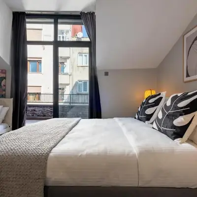 Central 4-Bedroom House with Private Terrace and 2 Bathrooms