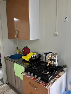 a kitchen with a stove top in a kitchen at Ciğ Bungalov Airport in Arnavutköy