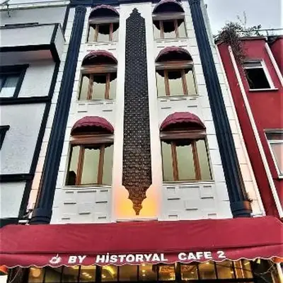 By Historial Hotel Due