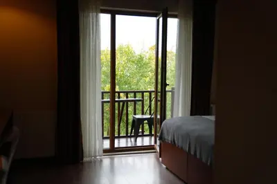 a bedroom with a door open to a balcony at Cevizdibi Hotel in Masukiye