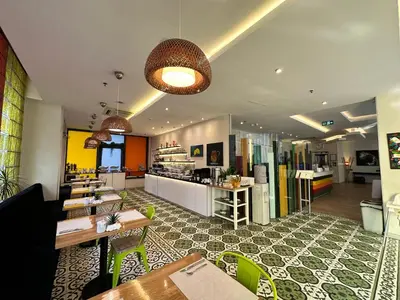 a restaurant with aasteryasteryasteryasteryasteryasteryasteryasteryasteryasteryasteryastery at Tempo Hotel 4Levent in Istanbul