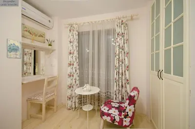 a room with a table and a chair and a window at Ağva Piassa Otel in Agva