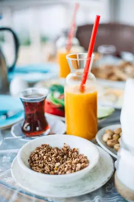 a table with a plate of nuts and a drink at Büyükada Loc'ada in Adalar