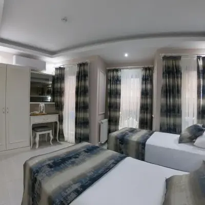 Crowned Hotel