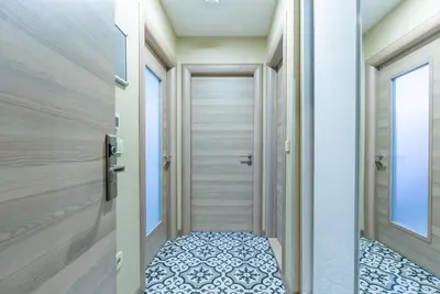 a hallway with a door and a tile floor at MELİSA SUİT RESİDENCE in Istanbul
