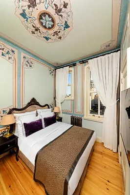 a bedroom with a large bed in a room at Meroddi Barnathan Hotel in Istanbul